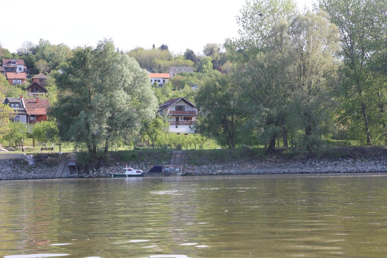 Aljmaš Apartman Dunav מראה חיצוני תמונה